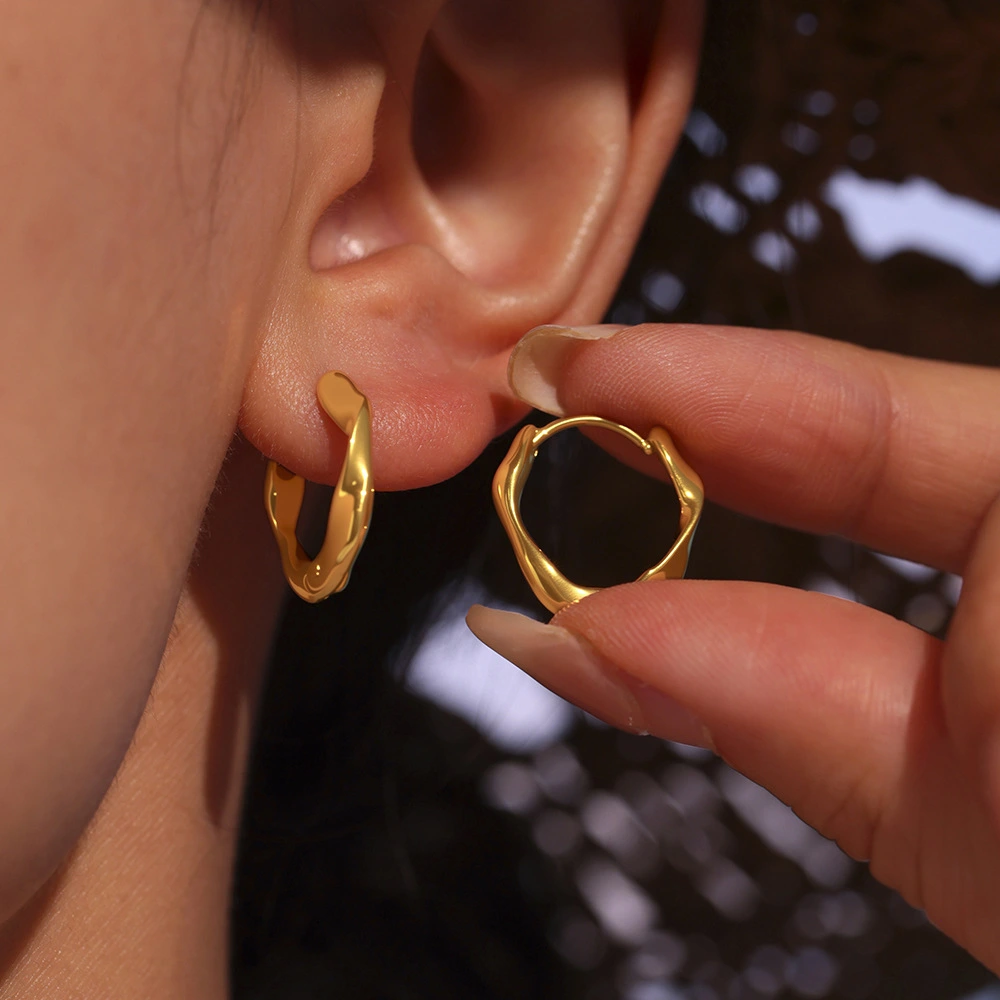 New Geometric Twisted Earrings Minimalist And Subtly Luxurious