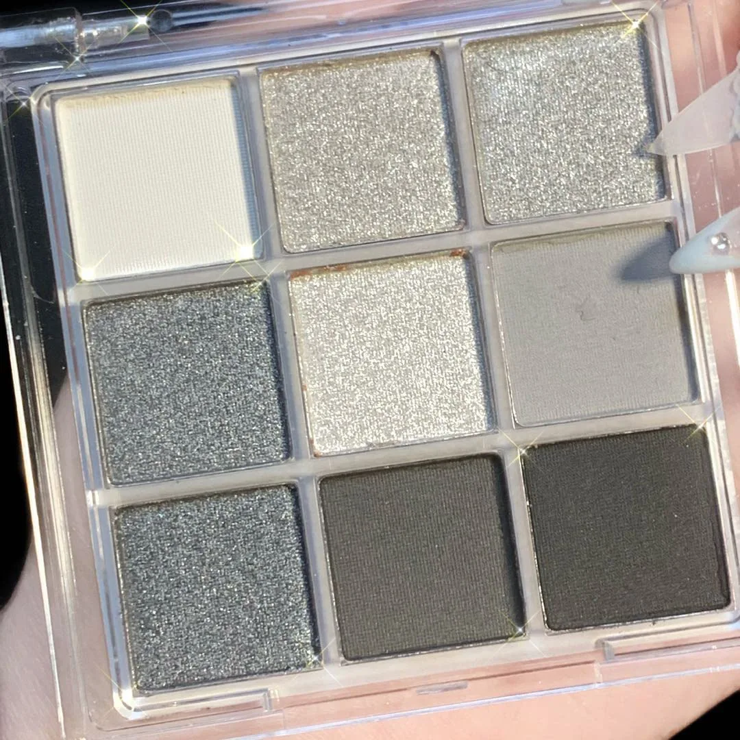 URQT Smoky Silver Eclipse Eyeshadow Palette – 9 Silver, Gray & Black Shades with Matte & Metallic Finishes, High Pigment Blendable Formula for Smoky Eye Looks