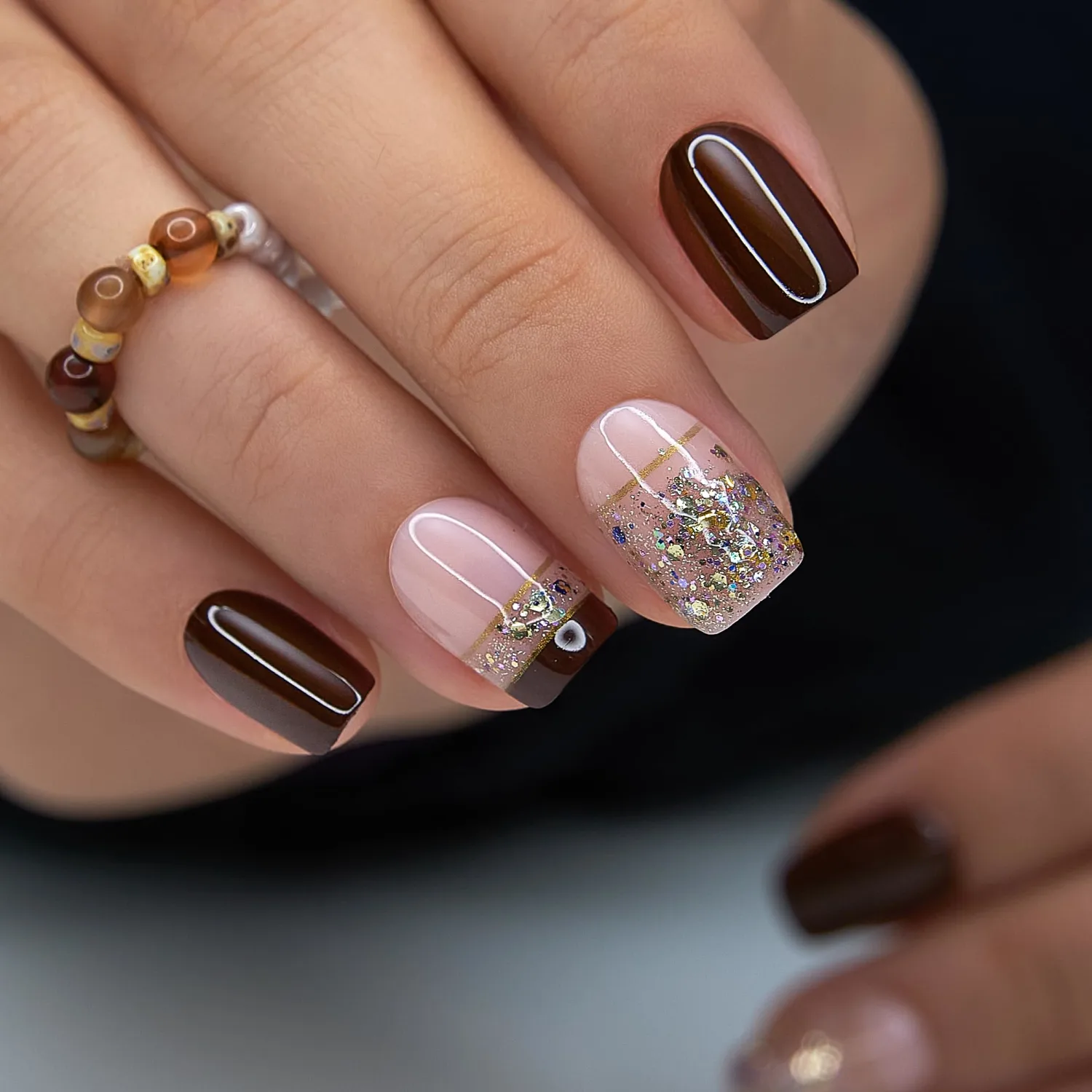 Curvlife Press on Nails Acrylic Medium Fake Nails with Golden brown Design Full Cover False Nails for Women Reusable Nail Kit with Nail Glue Adhesive Tabs