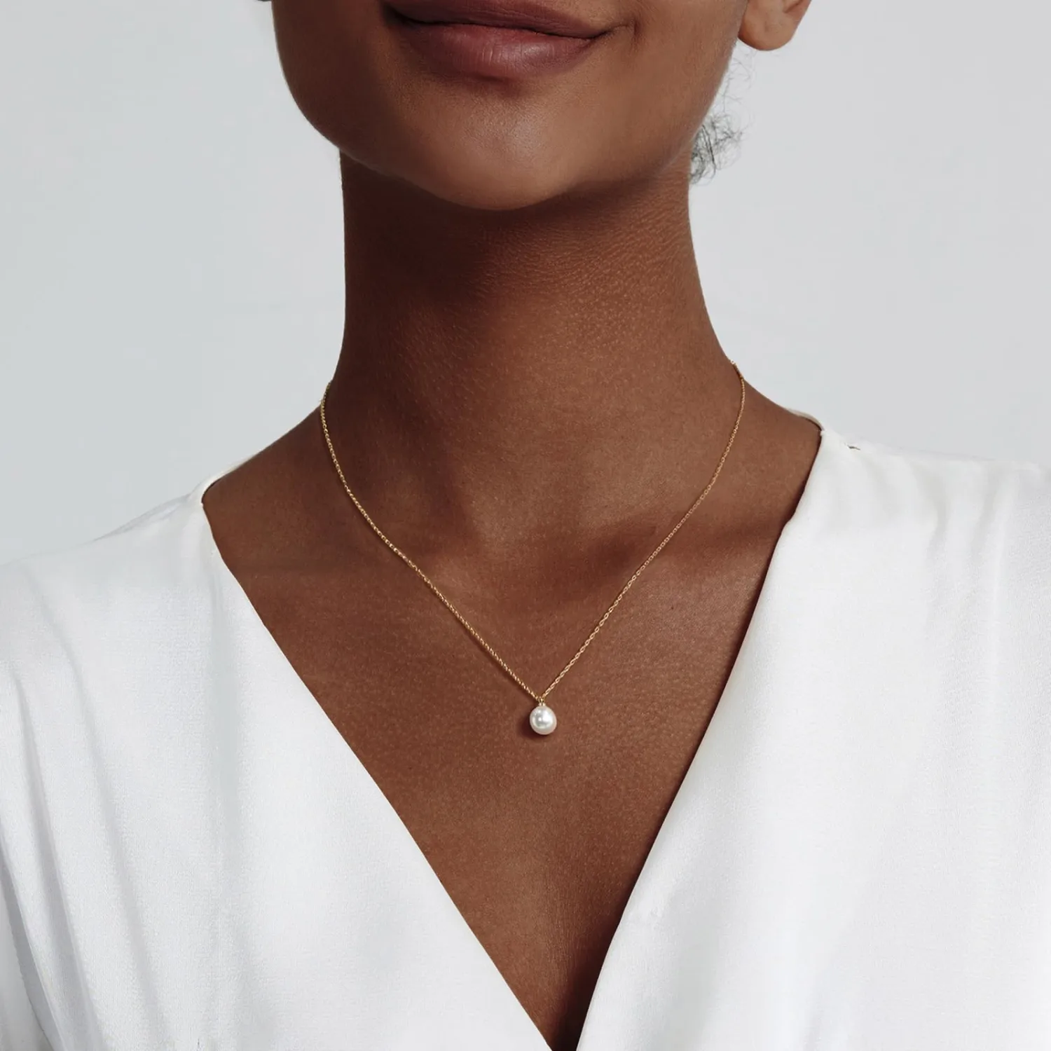 Gold Pearl Jewelry Set for Women Dainty 14K Gold/Sliver Plated Pearl Necklace and Earring Set Bracelets Choker Necklace Pearl Jewelry for Wedding