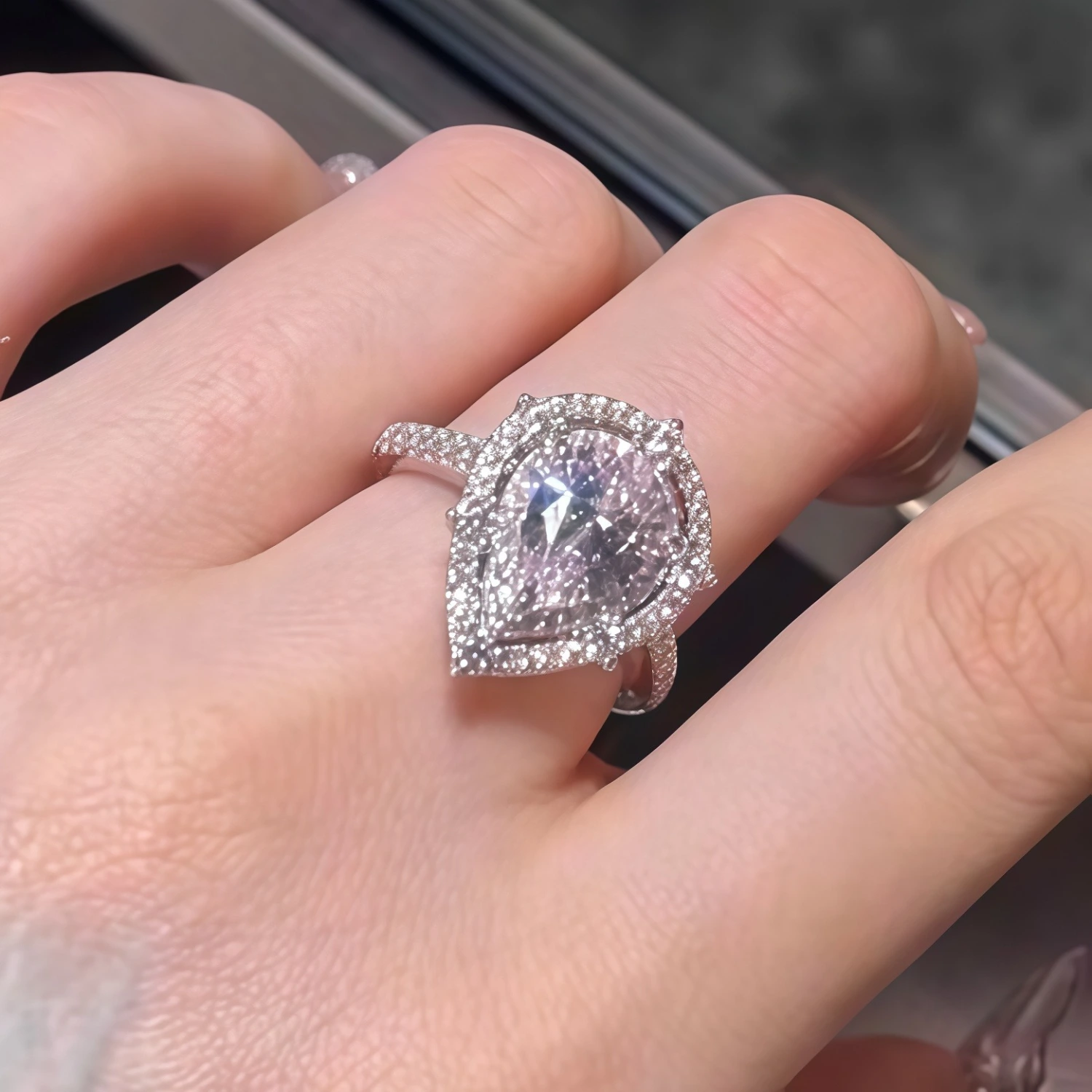 Women's Vintage Water Drop Micro-Set Full Diamond Ring