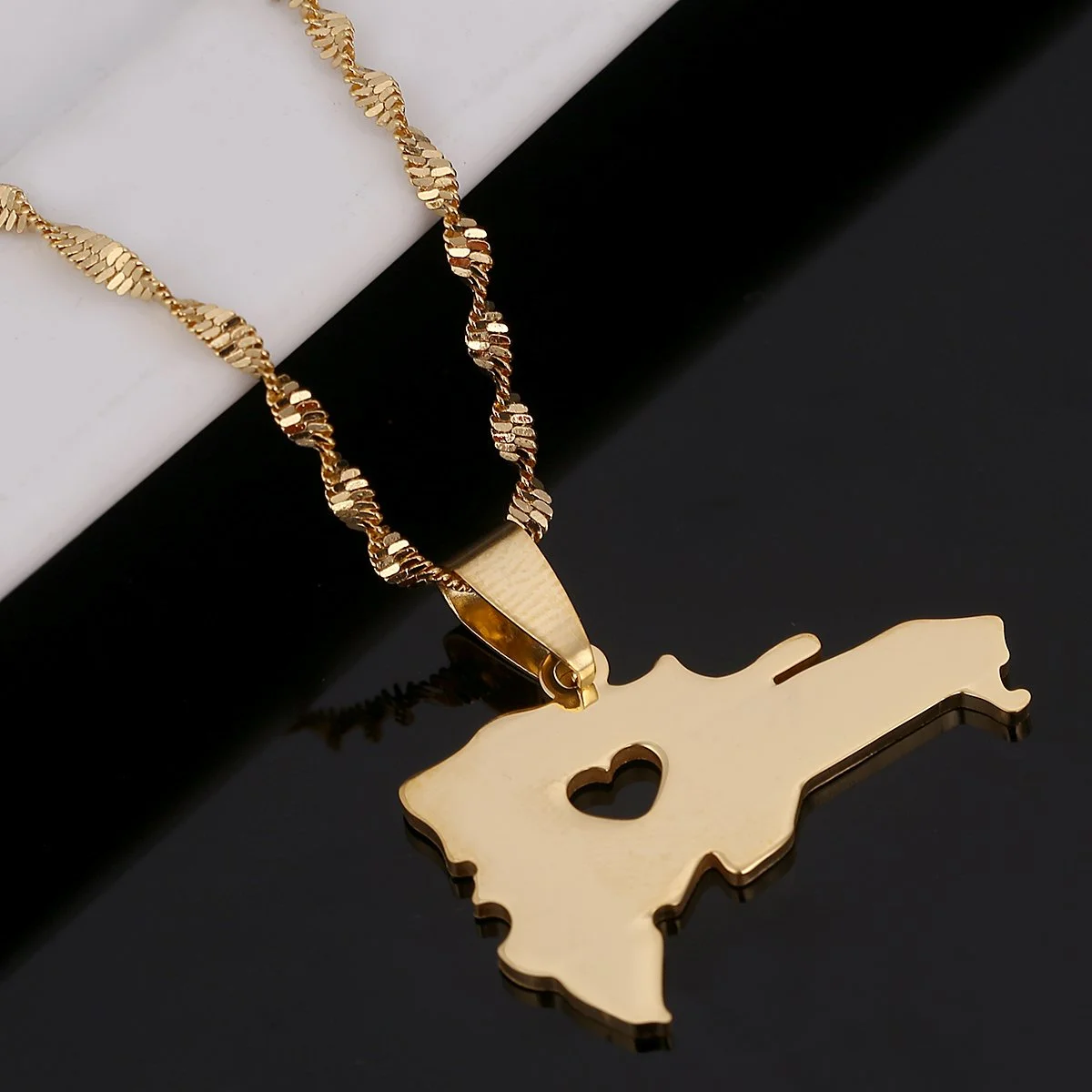 Stainless Steel The Dominican Republic Map Pendant Necklace for Women Gold Color Jewelry Map of Dominican
