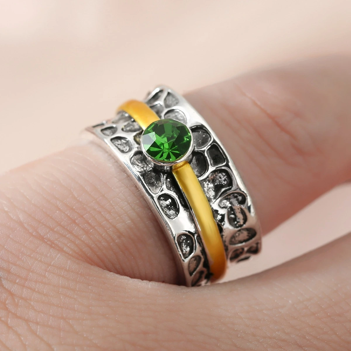 Fashionable Minimalist Retro-patterned Embossed Ring
