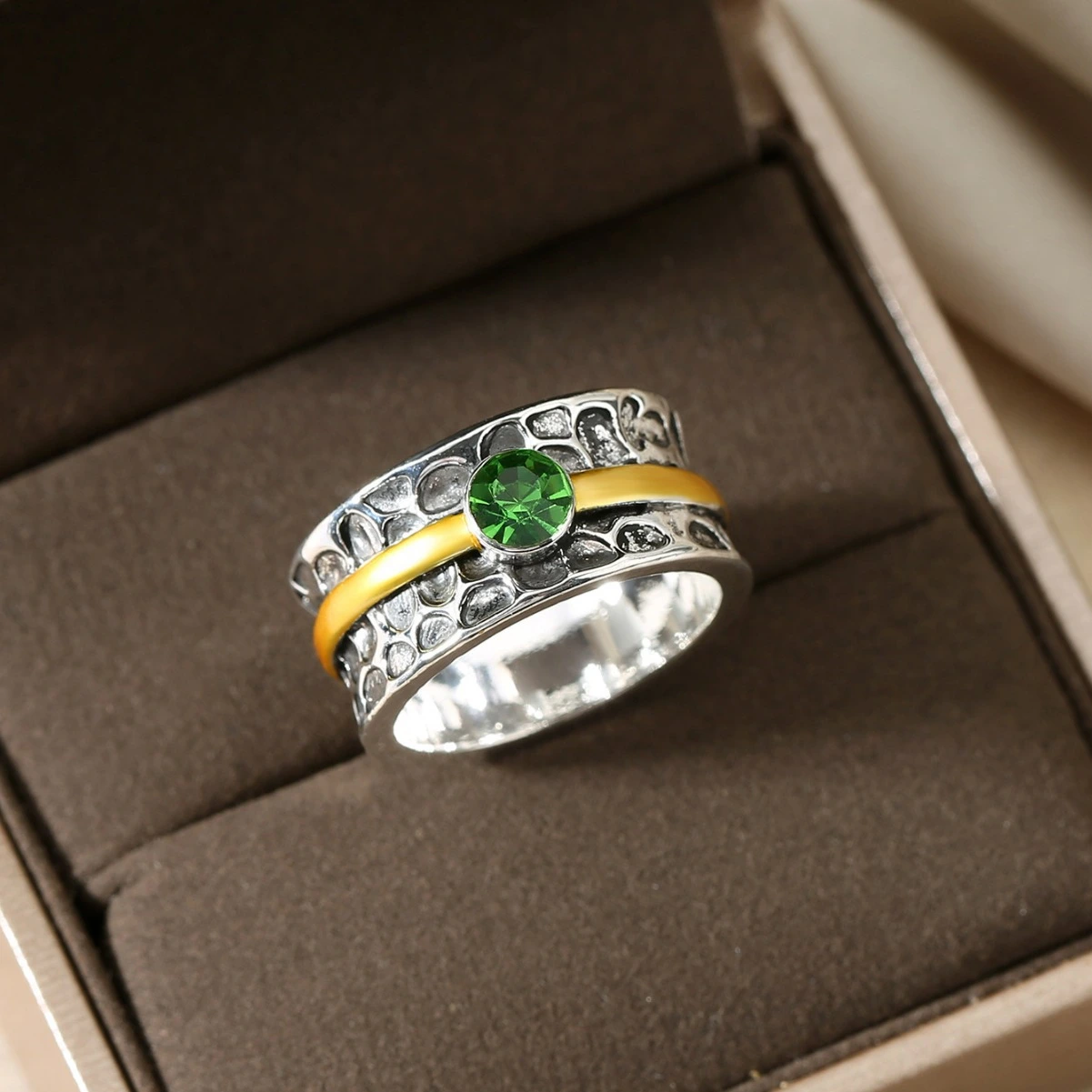 Fashionable Minimalist Retro-patterned Embossed Ring