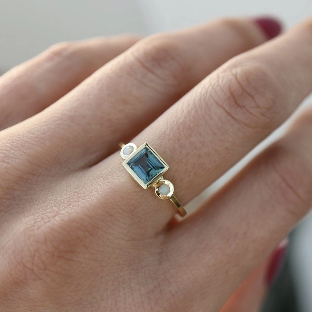 Women's Fashion Personalized Gemstone Ring