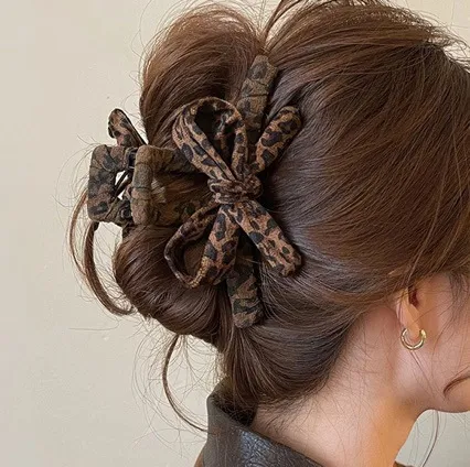Leopard Shark Clip-Khaki-1