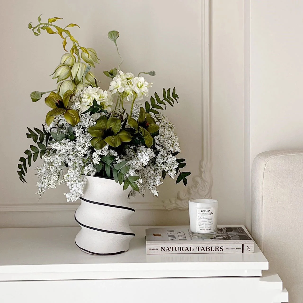 Nordic Instagram-style Ceramic Vase Light Luxury Flower Arrangement Decoration With A High-end Aesthetic
