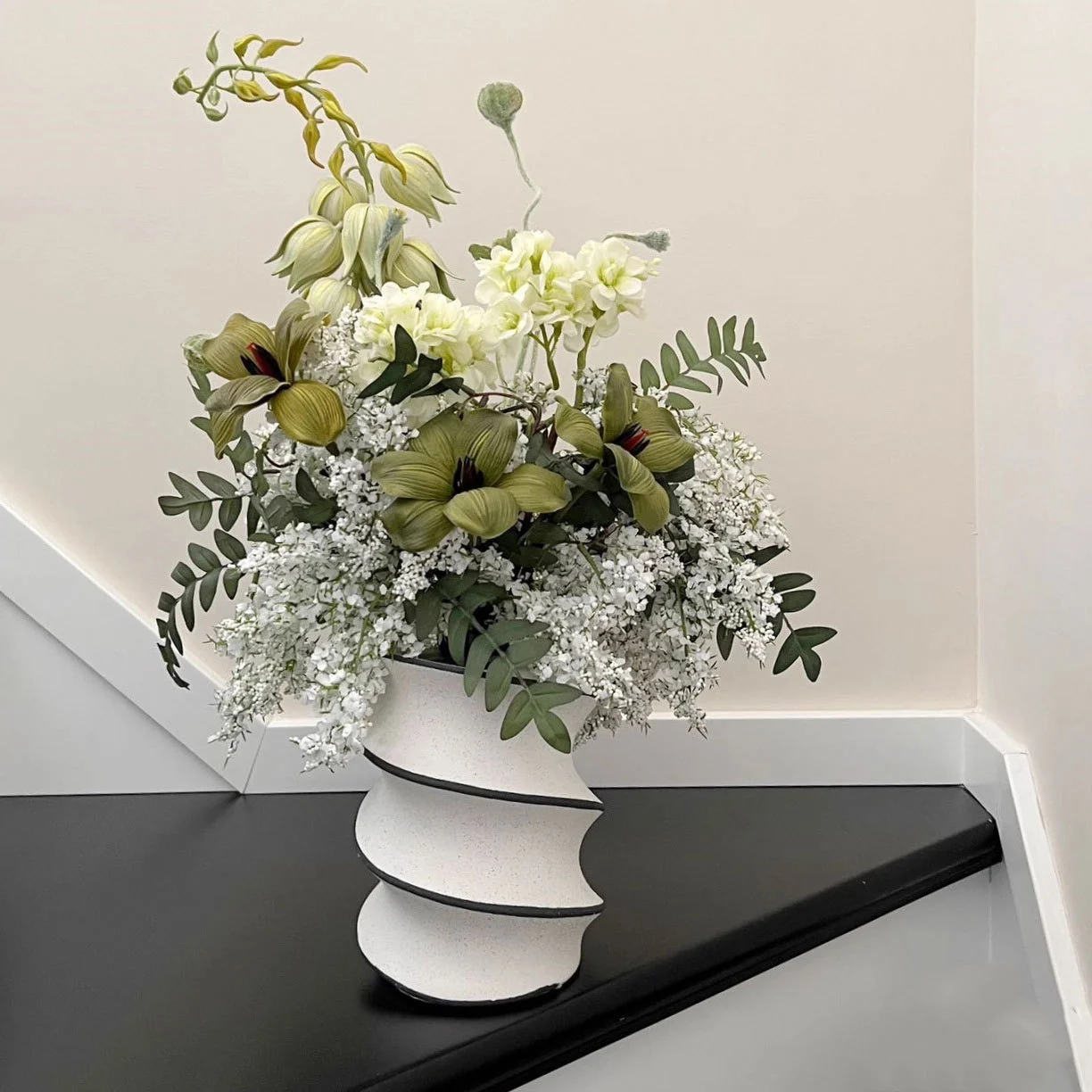 Nordic Instagram-style Ceramic Vase Light Luxury Flower Arrangement Decoration With A High-end Aesthetic