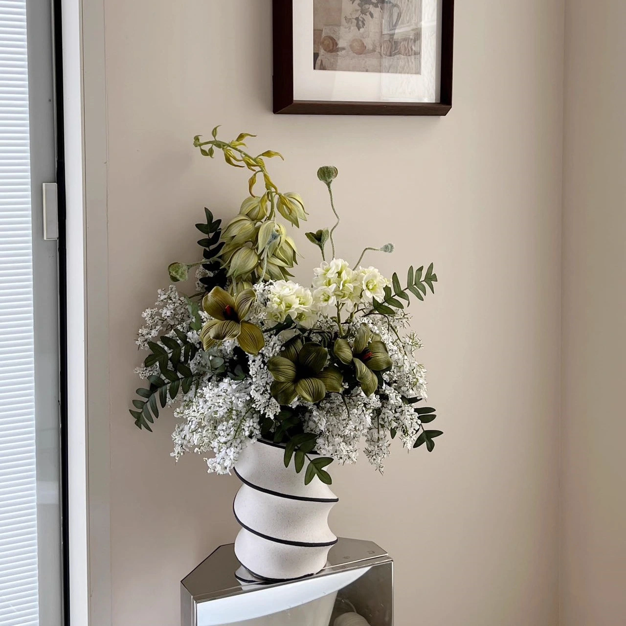 Nordic Instagram-style Ceramic Vase Light Luxury Flower Arrangement Decoration With A High-end Aesthetic