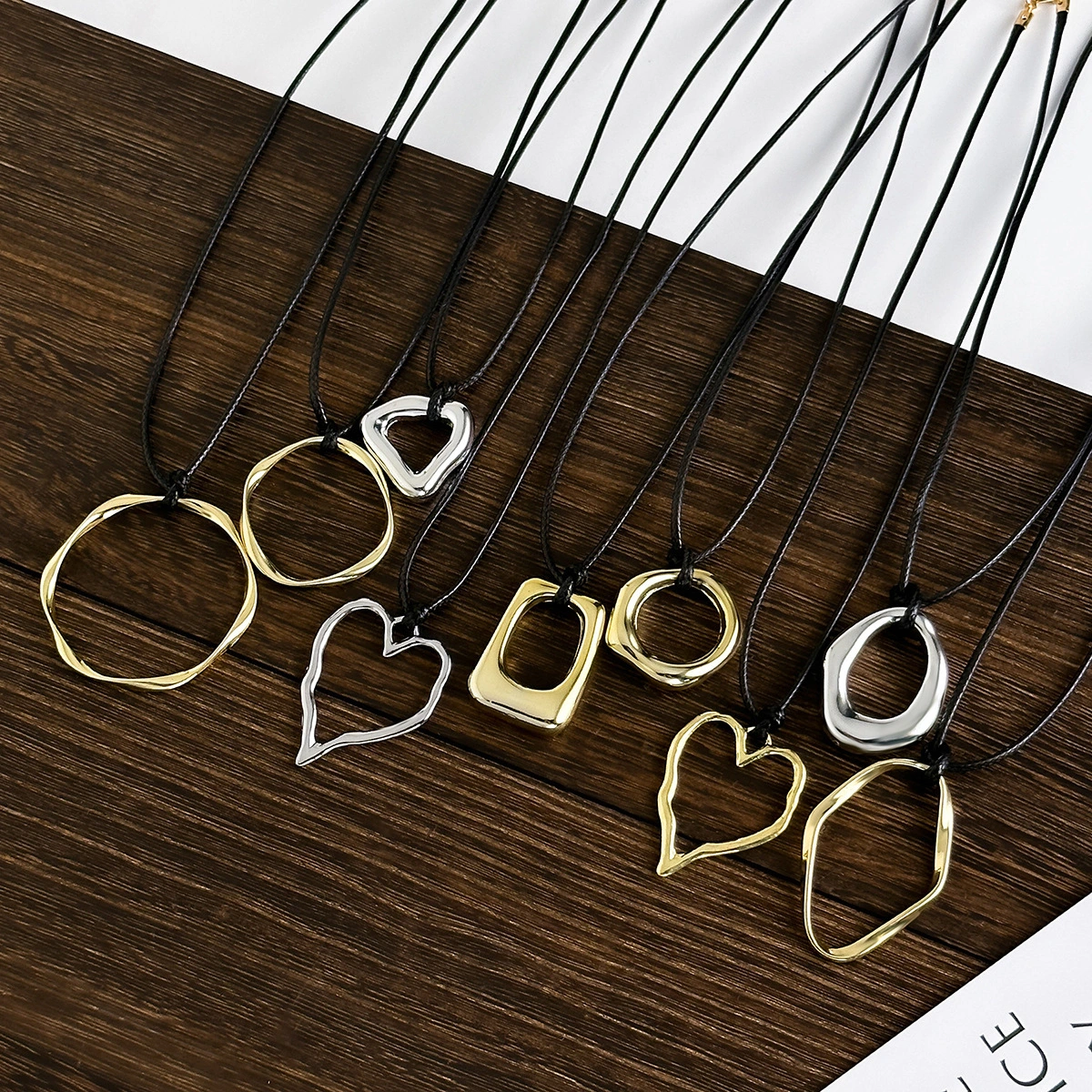 Irregular With Personality Heart-shaped Hollow Pendant Necklace For Women