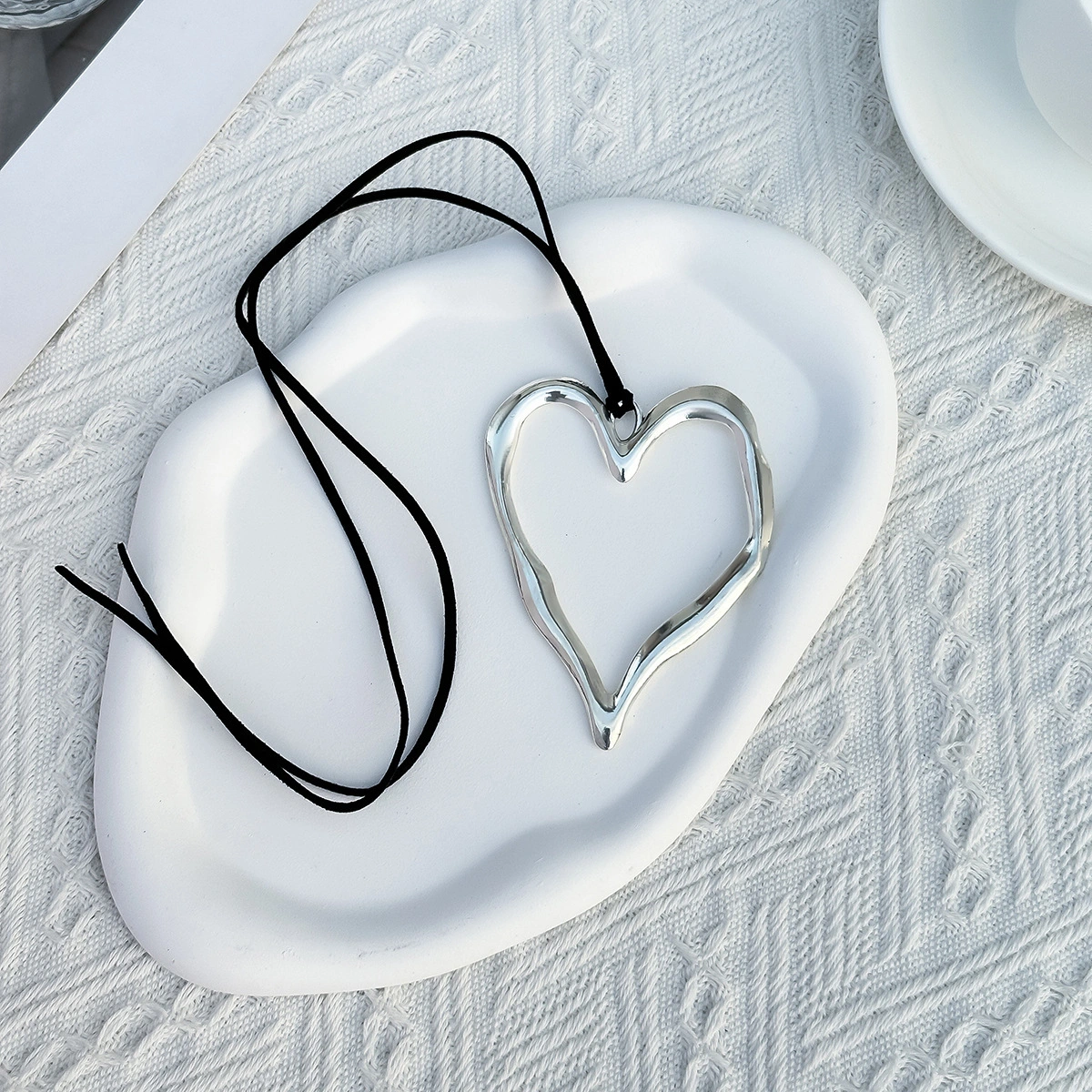 Irregular With Personality Heart-shaped Hollow Pendant Necklace For Women