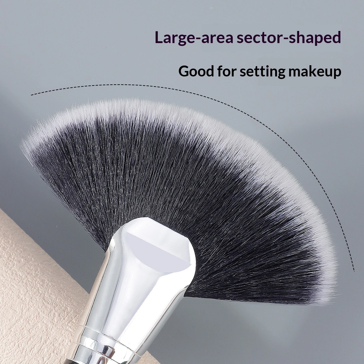 Fine-fiber Large-sized Wooden-handled Fan-shaped Highlight Brush With Bristles