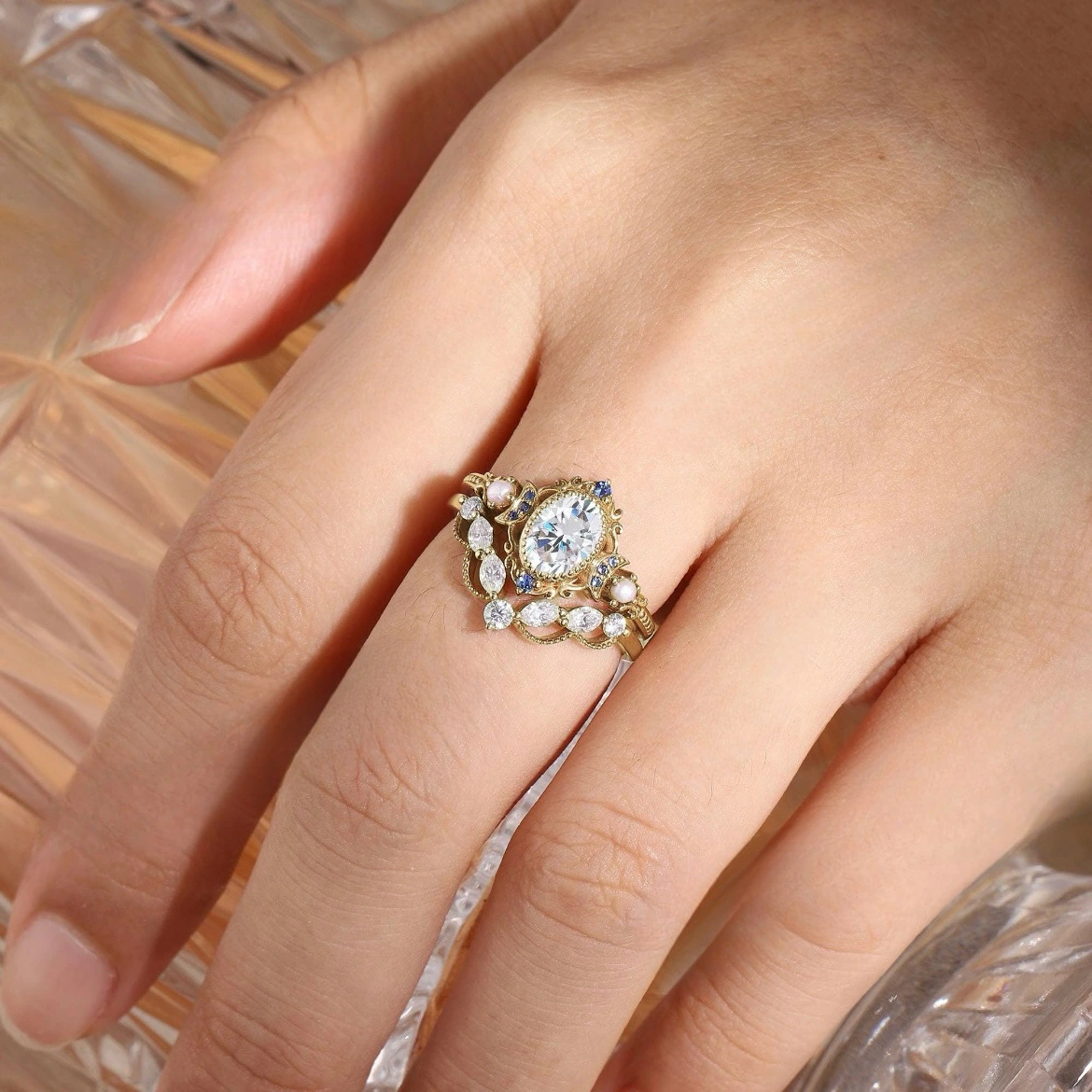 Retro High-End Luxury Gold Couple Rings Fully Paved With Diamonds For Women