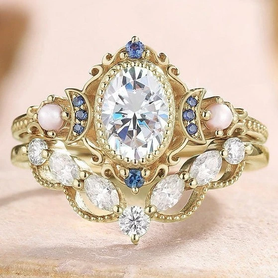 Retro High-End Luxury Gold Couple Rings Fully Paved With Diamonds For Women
