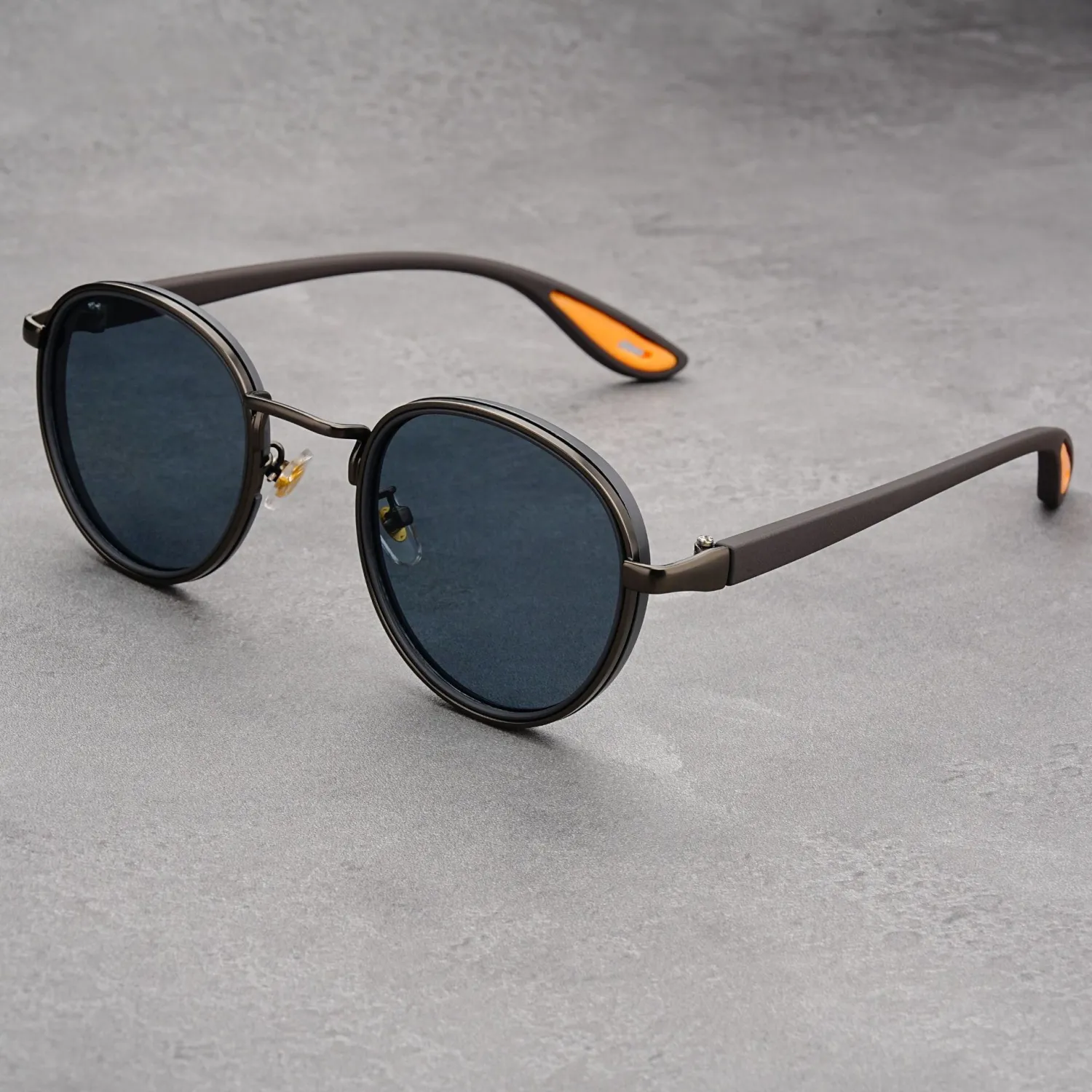 Personalized Hip-hop Street-style Pose-with-sunglasses Men