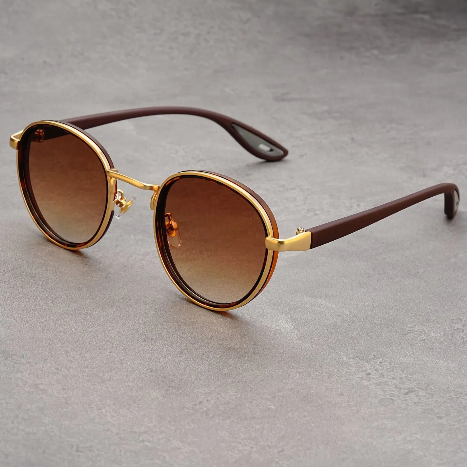 Personalized Hip-hop Street-style Pose-with-sunglasses Men
