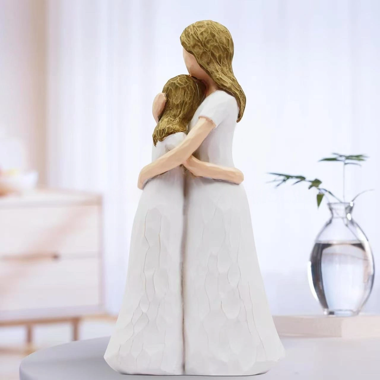 Mother And Daughter Hugging Resin Craft Statue