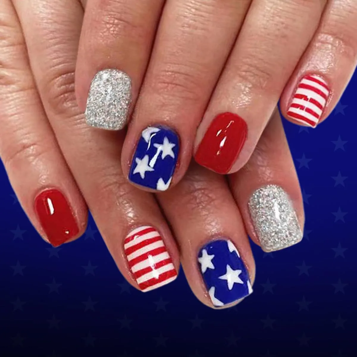24Pcs Independence Day Press on Nails Short Square Fake Nails Press ons Red Blue Nail Art Tips Stripe Stars Design Silver Glitter False Nails Full Cover Glue on Nails Acrylic Stick on Nail for Women