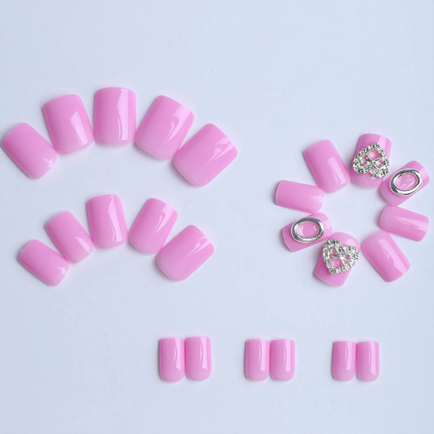 Press on Nails Square Short Fake Nails Pink Artificial Nail Sparkly Heart Charm Stick on Nail for Women 24pcs