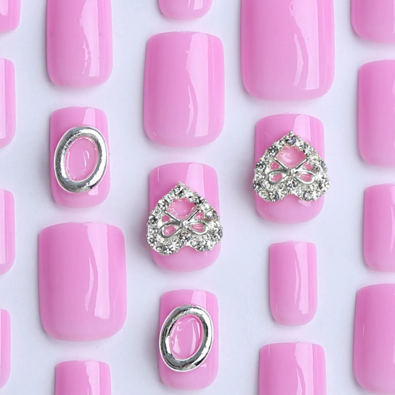 Press on Nails Square Short Fake Nails Pink Artificial Nail Sparkly Heart Charm Stick on Nail for Women 24pcs