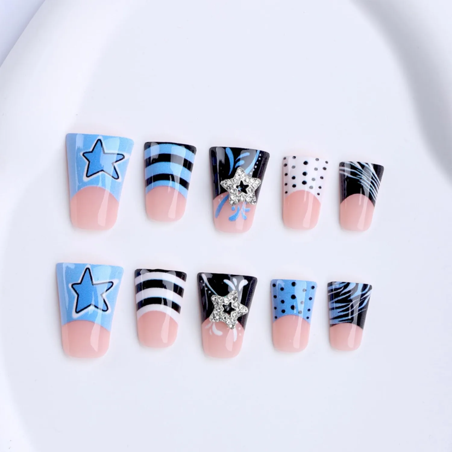 Press on Nails Duck Shape Blue Star Design Medium Flare Fake Nails for Women Party Y2K Style 24Pcs