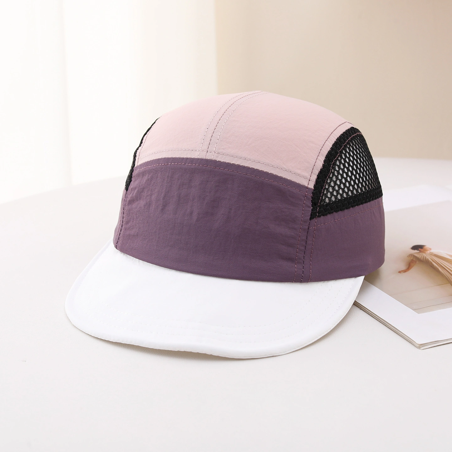 Multi-color Stitched Mesh Fabric, Lightweight And Breathable, Simple And Casual Style. This Baseball Cap With A Flat Brim Is Suitable For Sports, Travel And Daily Use.