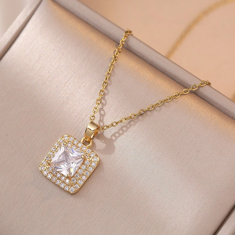 Women's Simple Love Heart Flowers Inlaid Jewel Special-interest Design All-match Necklace