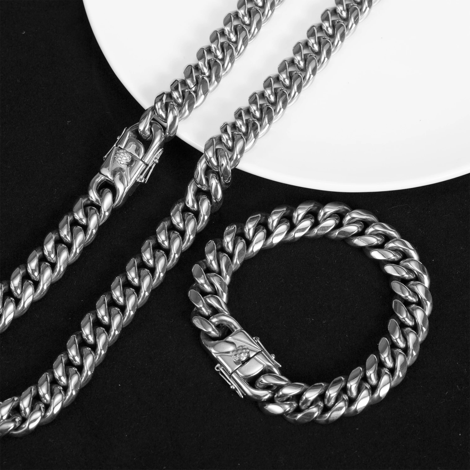 Hip-hop Titanium Steel Cuban-link Stainless Steel Miami Chain Necklace For Men And Women