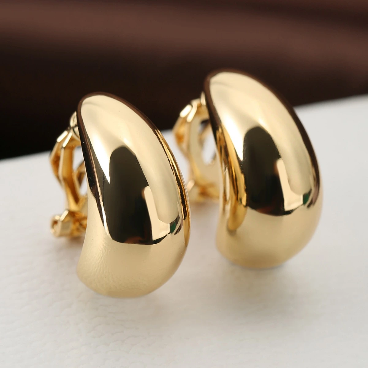French-style Minimalist Luxury Waterdrop-shaped Ear Clips, No Piercing Required, High-end Aesthetic