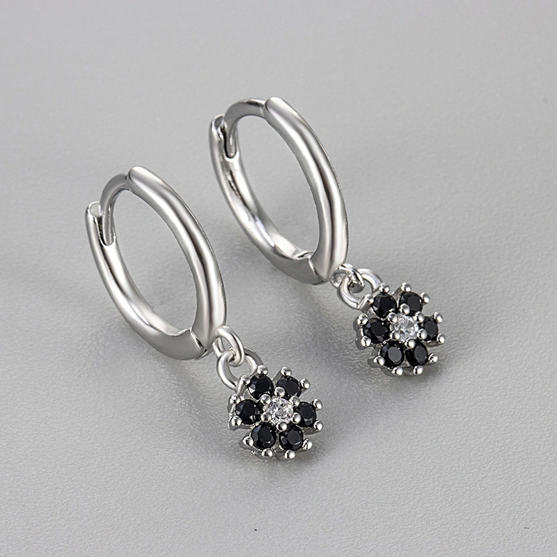 New Arrival Exquisite Round Snowflake Earrings Inlaid With Diamonds