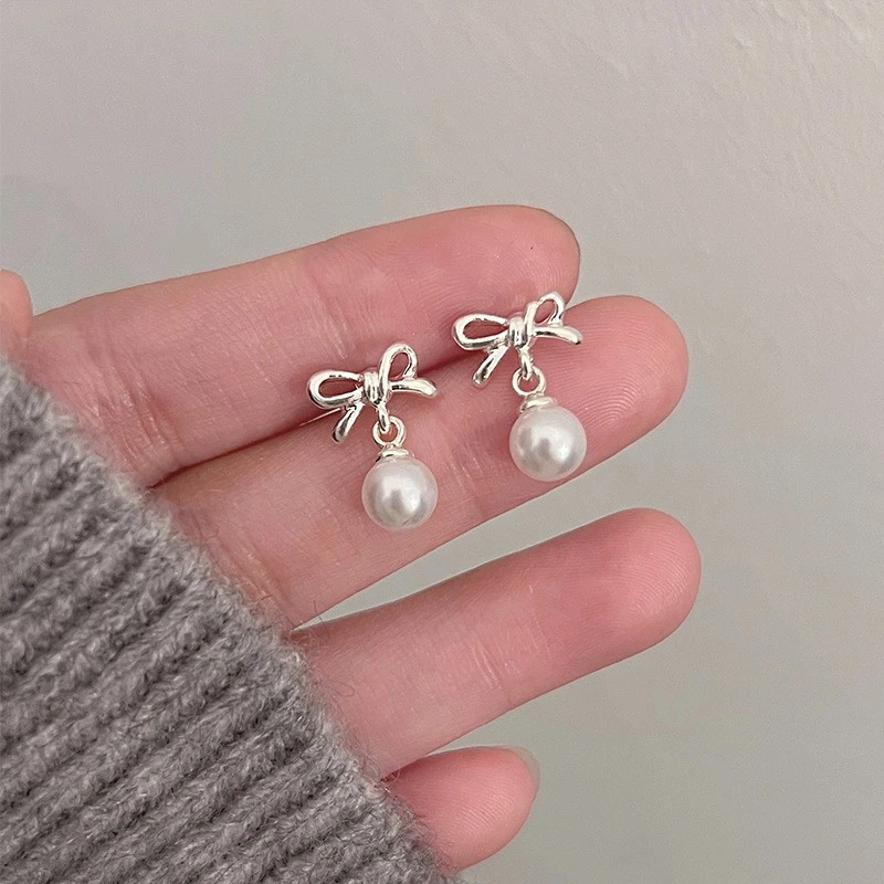 High-end Niche Silver Metal Earrings Ladies Fashion Jewelry