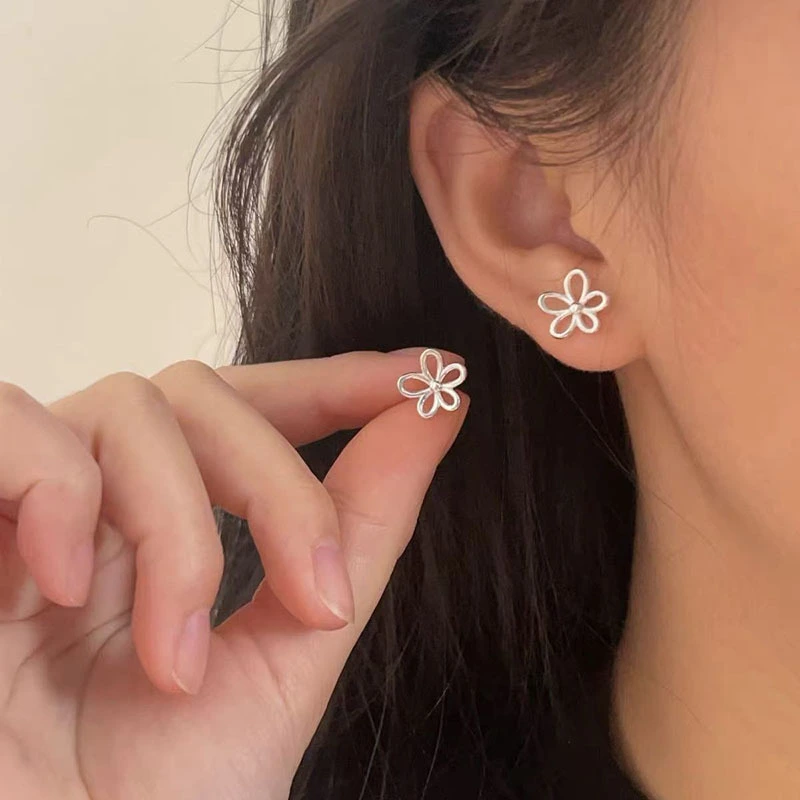 Women Elegant Silver Metal Studs Niche Luxury Ear Jewelry