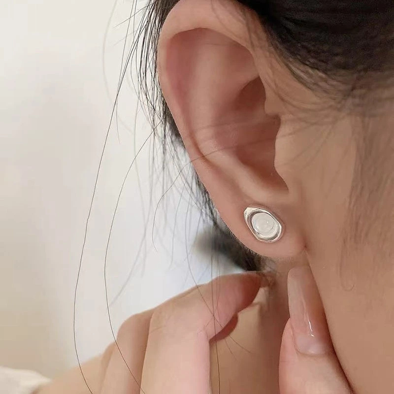 Women Elegant Silver Metal Studs Niche Luxury Ear Jewelry