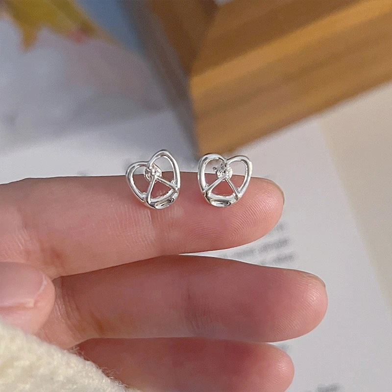 Women Elegant Silver Metal Studs Niche Luxury Ear Jewelry