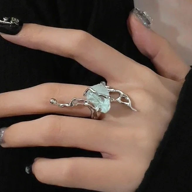 Elegant Minimalist-style Metallic Womens Ring With A Sophisticated Vibe