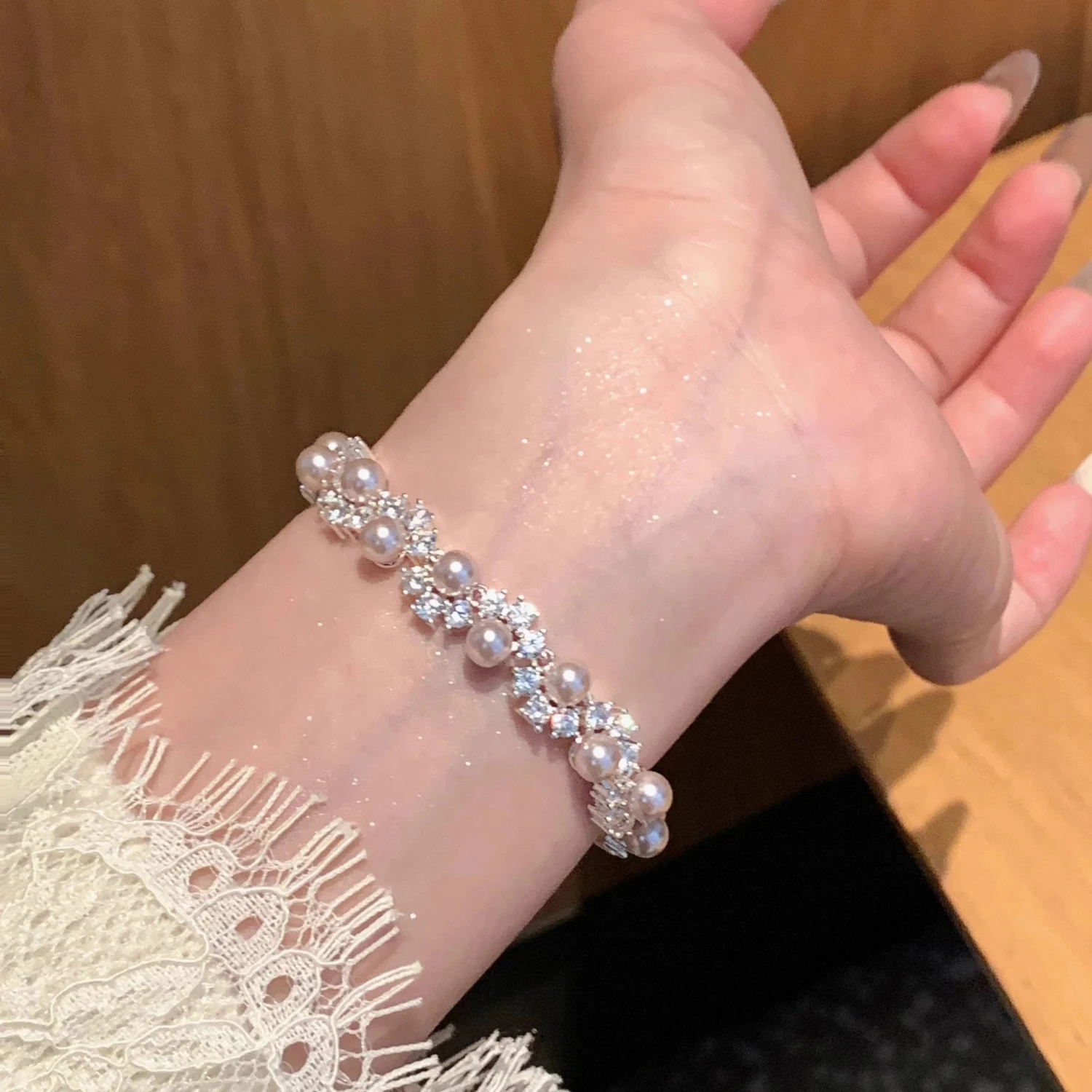 Exquisite French-style Sparkling Diamond And Pearl Bracelet For Women