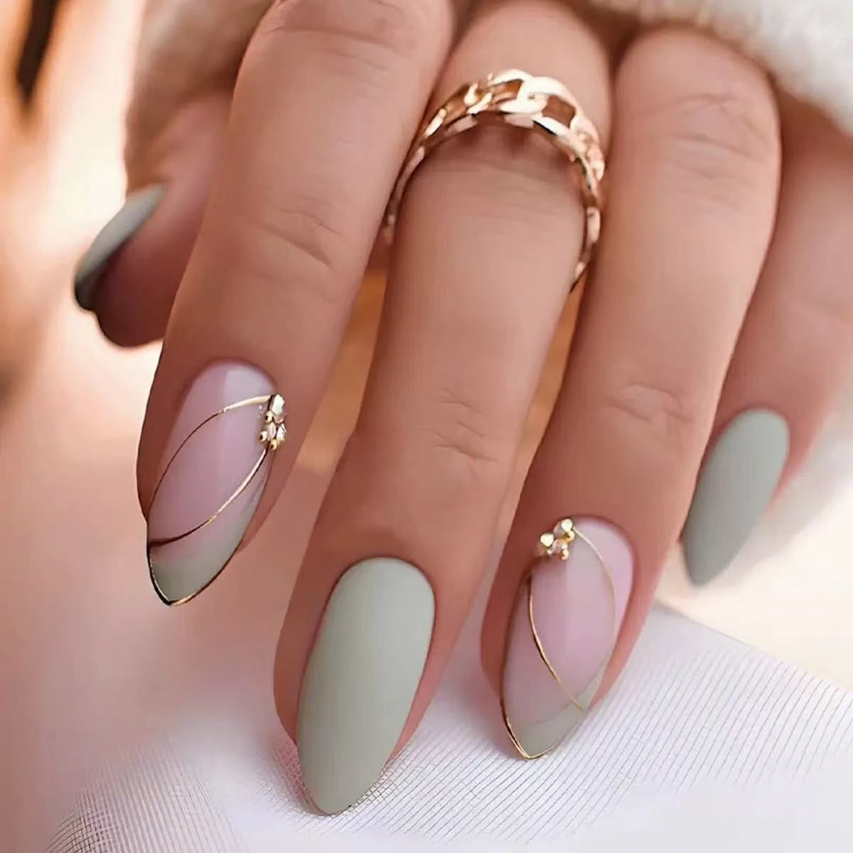 High-end Fashion Line Rhinestone-encrusted Wearable Nails