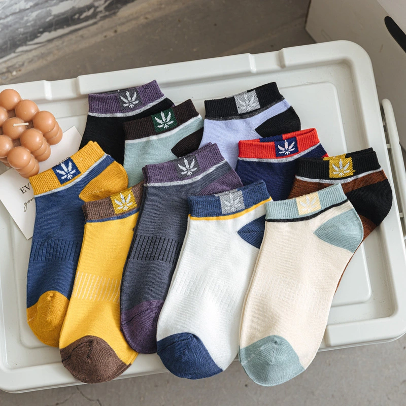 Maple Leaf Side-Logo Mens Short Socks Contrasting Color Waistband Design