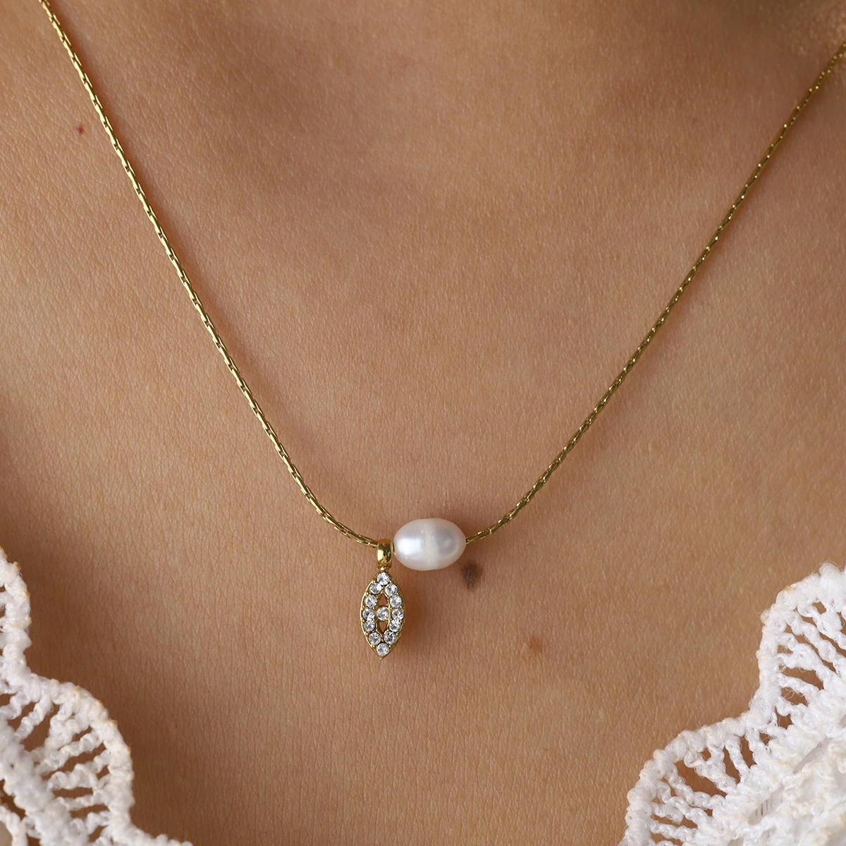 Instagram-style French Pearl Pendant Necklace And Bracelet