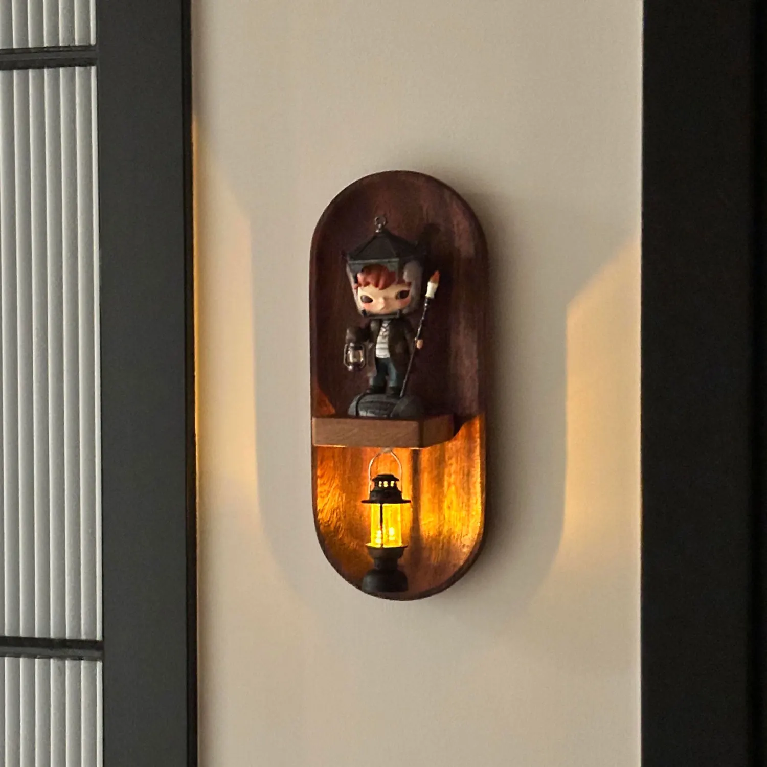 Punch-Free Solid Wood Three-Dimensional Wall-Mounted Display Shelf