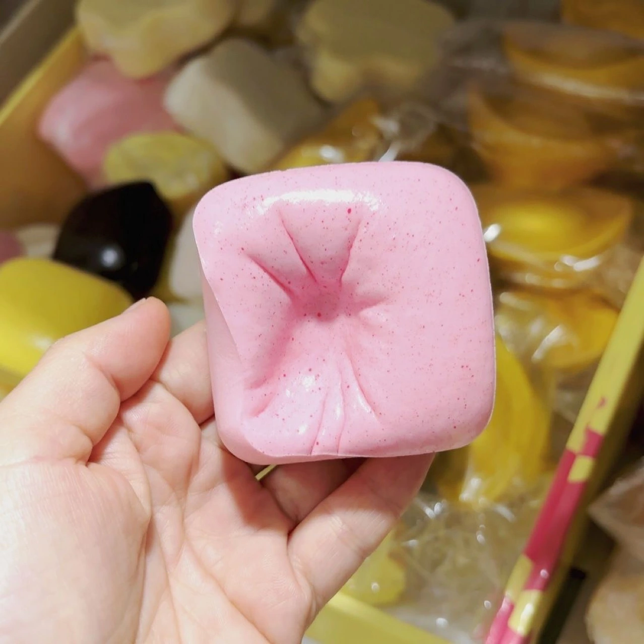Moist And Soft Sticks To Your Hands And Fingersstress-relief Toy