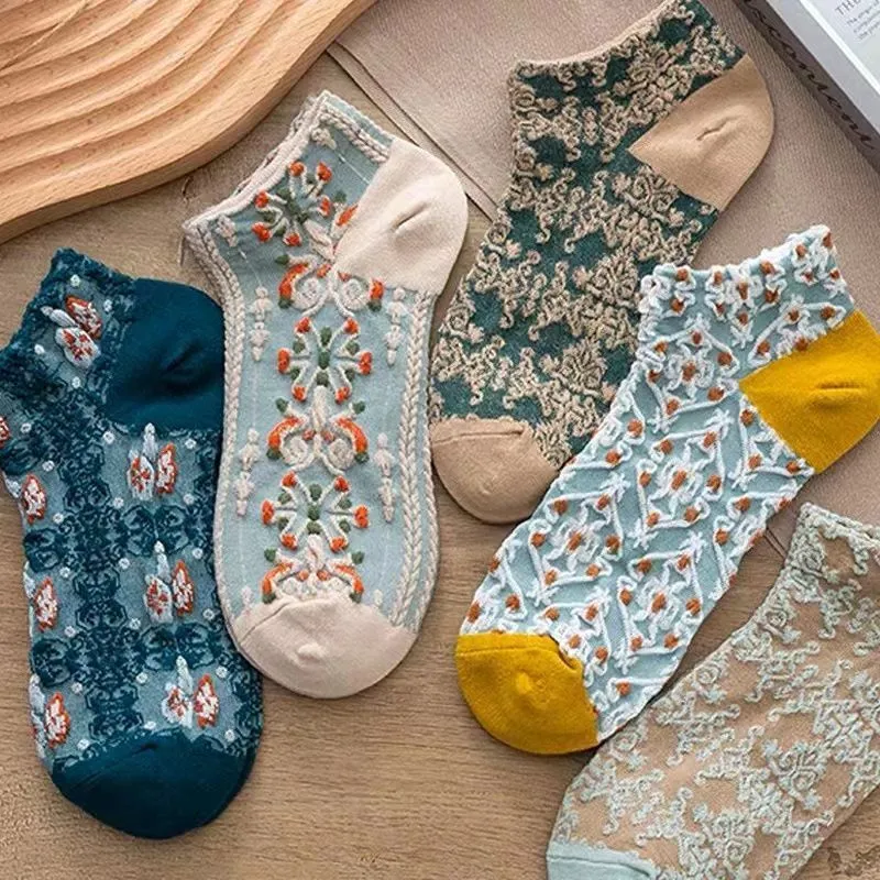 Women's 3D Embossed Ethnic-Style Low-Cut Invisible Socks