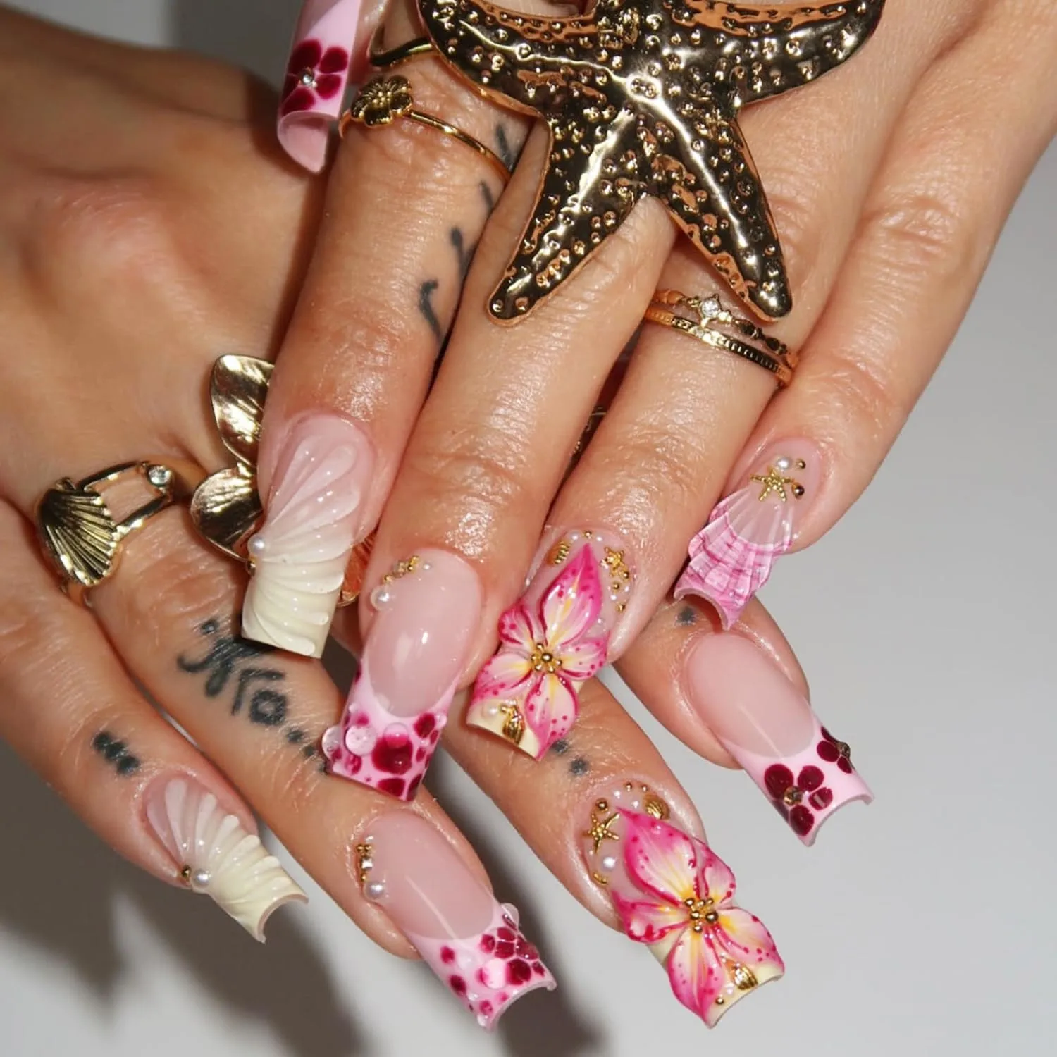 24Pcs Pink Flower Press on Nails Medium Square Fake Nails 3D Hawaii Carving Floral Glue on Nails Pearl Starfish Shell Rhinestones Design Summer Acrylic Nails Artificial Flower French Tip False Nails