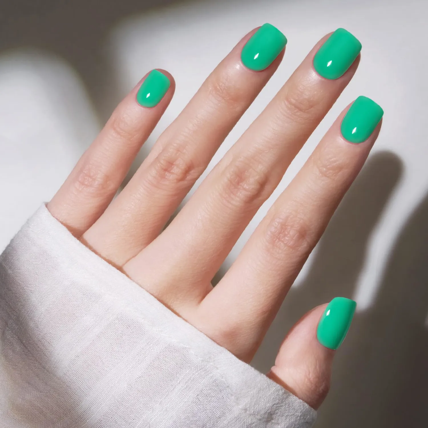 Modelones Extra Short Press on Nails, Vivid Green Squoval Fake Nails, Reusable Nail Kit with Nail Glue Adhesive Tabs Mini Nail File, Nails Press Ons 32Pcs 16 Sizes, Spring Women Girl Gift