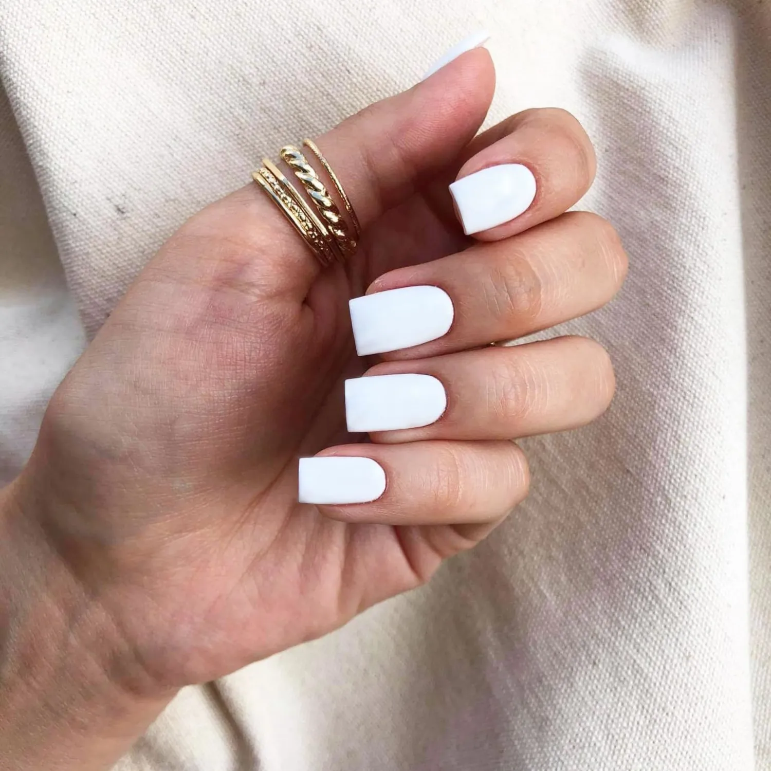 KQueenest Matte White Press on Nails Short Medium Square Glue on Nails Set, Solid Color Fake Nails Short Coffin Acrylic Nails Reusable Press on Gel Nails for Women in 24 Pcs