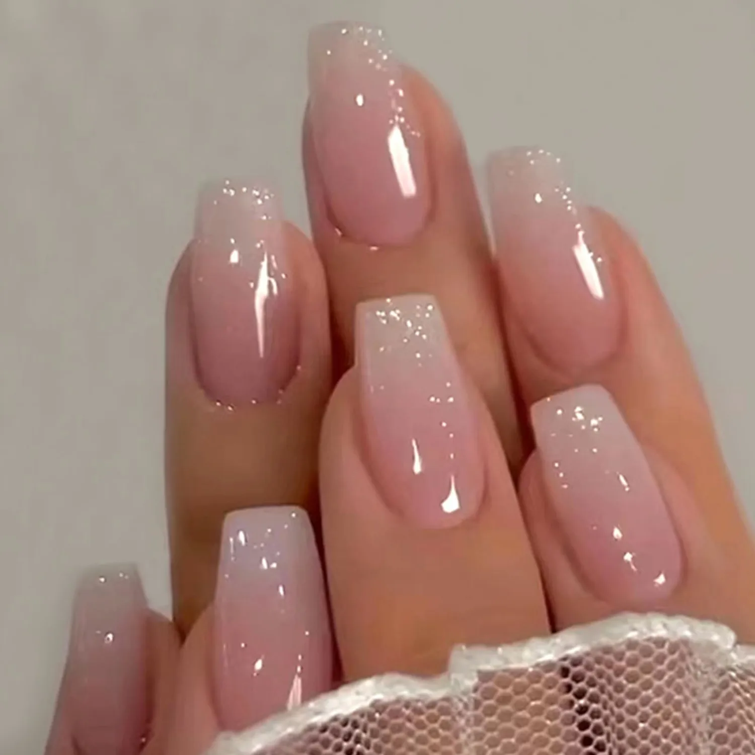 Nails Press ons，Medium Press on Nails Coffin Ombre Pink Fake Nail with Glitter Powder Press ons Designs Acrylic Artificial False Stick on Nail for Women