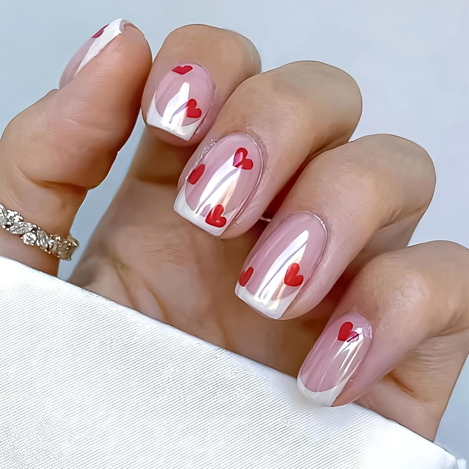 30Pcs White French Tip Press on Nails Short Square Fake Nails with Red Heart Designs Cute Glue on Nail Romantic Valentines Day False Nails Chrome Artificial Stick on Nail for Women DIY Manicure Salon