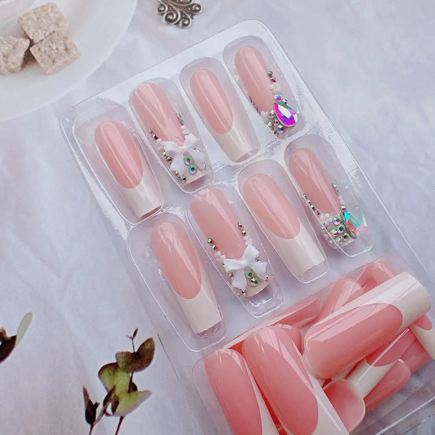 24pcs Long Press on Nails Coffin Nails Shiny with Charms French luxury Fake Nails Bow Flower Designs Cute Press ons Rhinestone Nails White French False Nail Tip Artificial Nails Finger Manicure