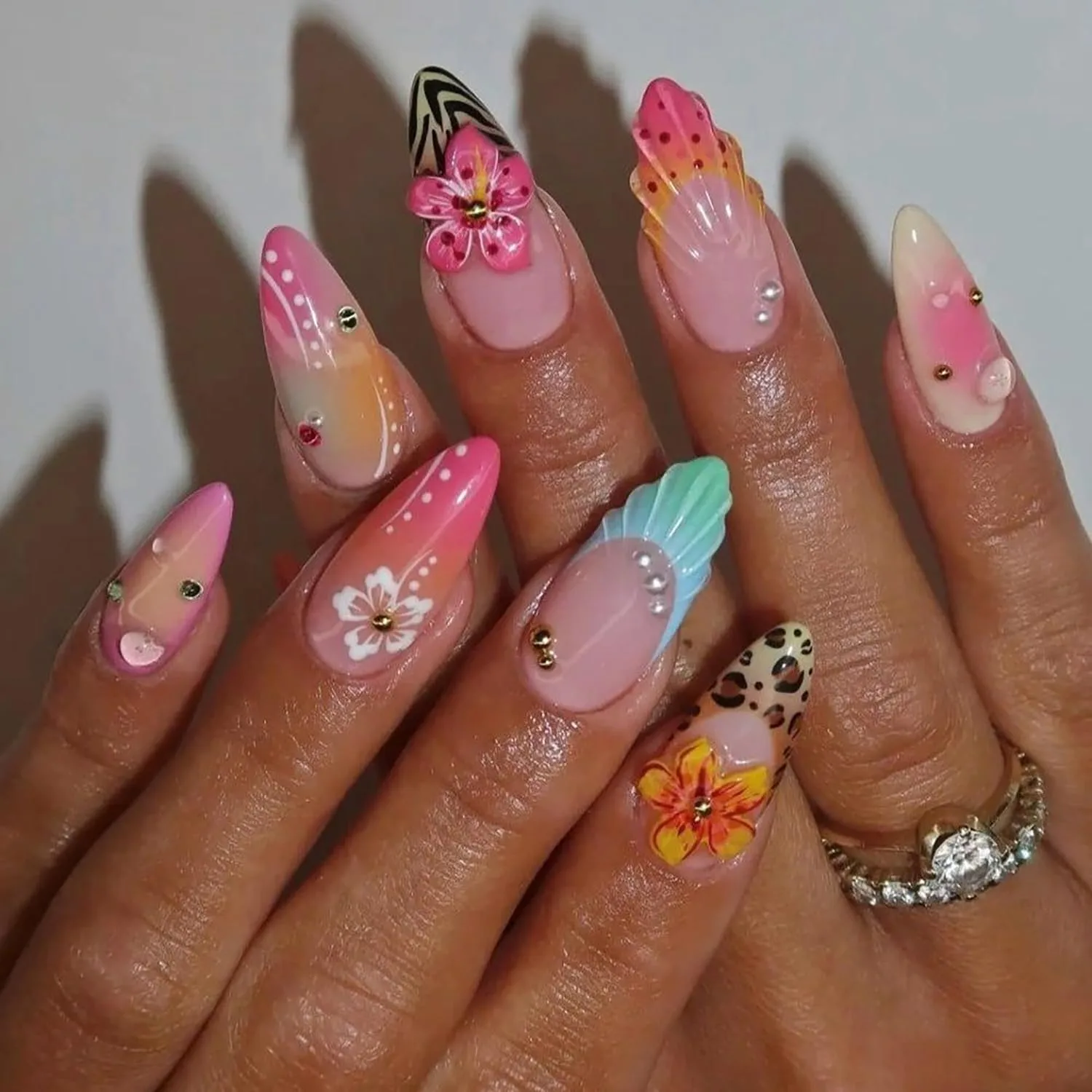 Almond French Press On Nails Summer Medium Fake Nails With French Leopard Pattern Design Flower False Nails Press Ons Glossy Stick On Nails Acrylic Glue On Nail For Women Nail Decorations