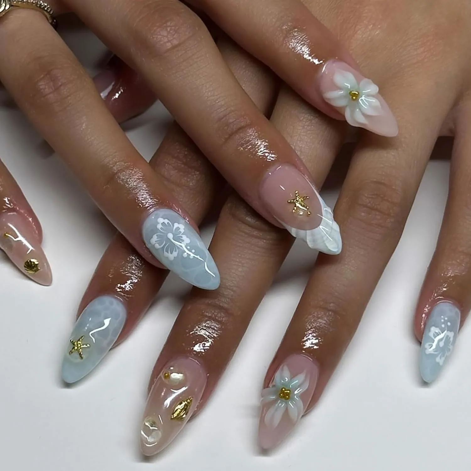 Summer Press On Nails Almond Medium Fake Nails Gold Starfish Flower False Nails Press Ons With 3D Water Ripple Design Stick On Nails Glossy Full Cover Acrylic Glue On Nail For Women Girls